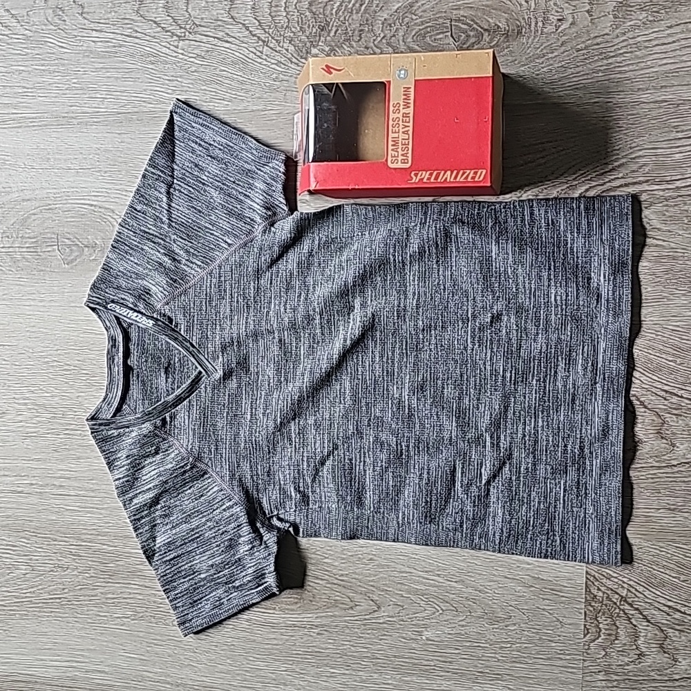Specialized seamless ss base layer. Size xs